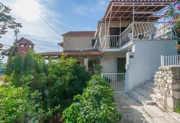 Apart Daire (Mari - great location 30m from the se)