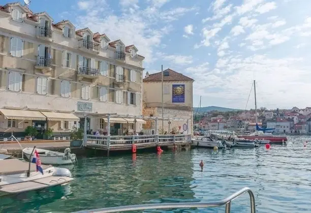 Apart Daire (Mari - great location 30m from the se)
