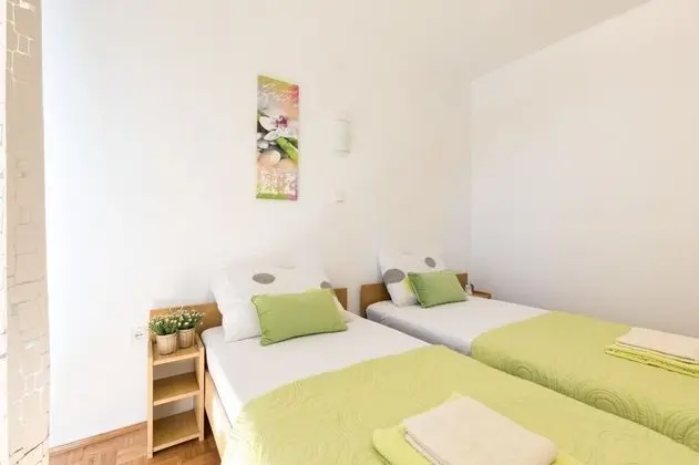 Ev (Mari - modern holiday house close to )