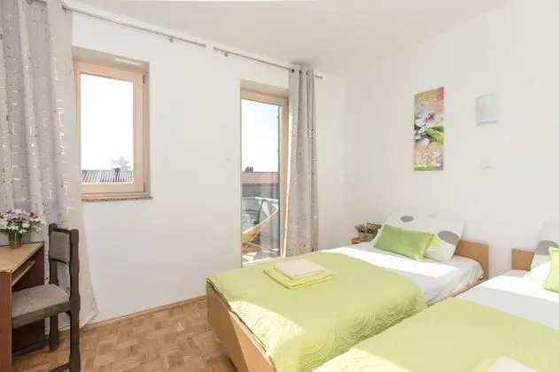 Ev (Mari - modern holiday house close to )