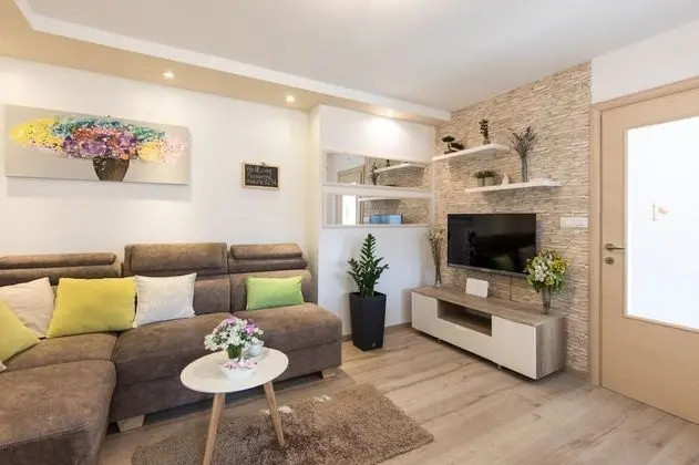 Ev (Mari - modern holiday house close to )