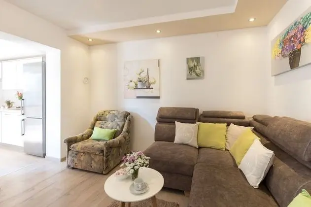 Ev (Mari - modern holiday house close to )