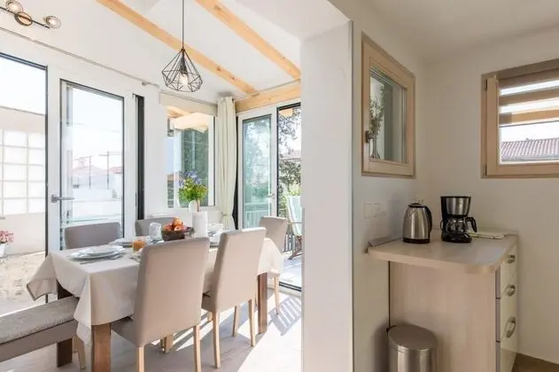 Ev (Mari - modern holiday house close to )