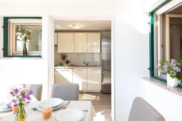 Ev (Mari - modern holiday house close to )