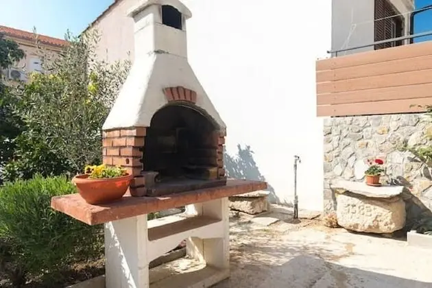 Ev (Mari - modern holiday house close to )