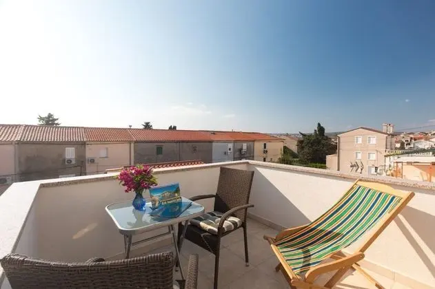 Ev (Mari - modern holiday house close to )