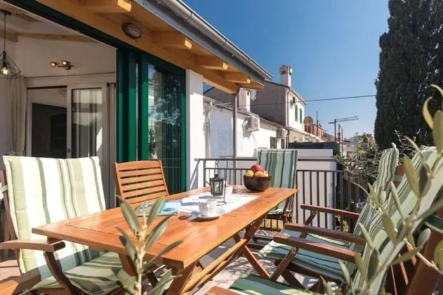 Ev (Mari - modern holiday house close to )