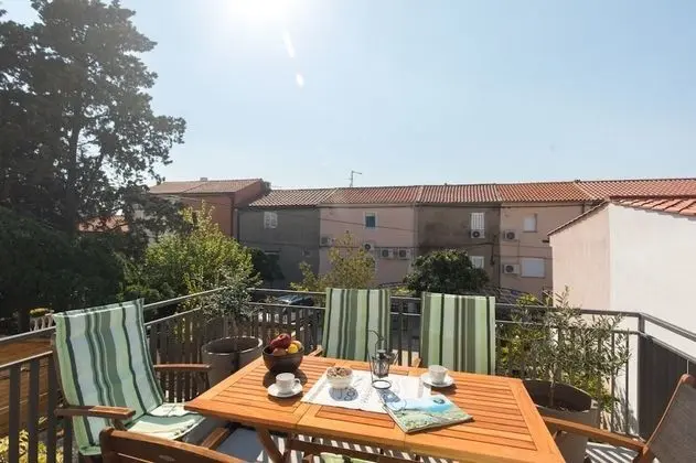 Ev (Mari - modern holiday house close to )