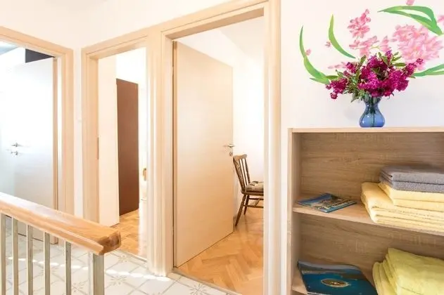 Ev (Mari - modern holiday house close to )