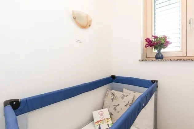 Ev (Mari - modern holiday house close to )