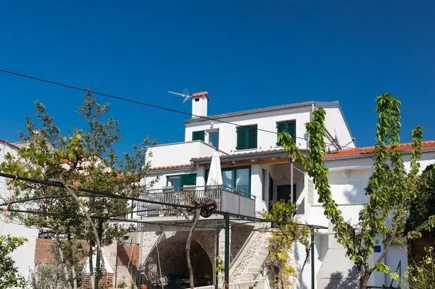 Ev (Mari - modern holiday house close to )