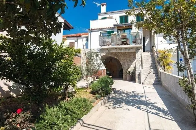 Ev (Mari - modern holiday house close to )