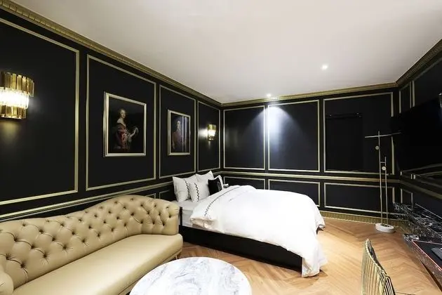 Luxury Tek Büyük Yataklı Oda