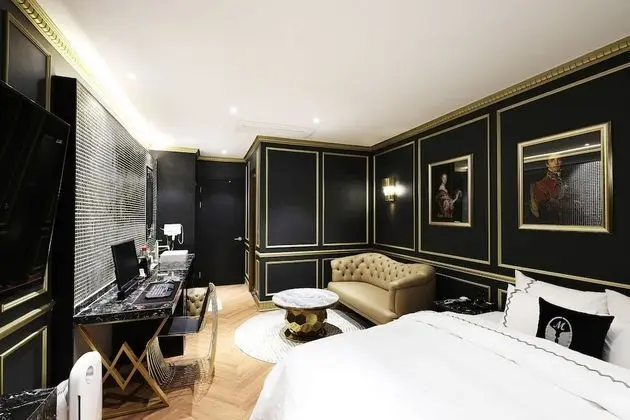 Luxury Tek Büyük Yataklı Oda