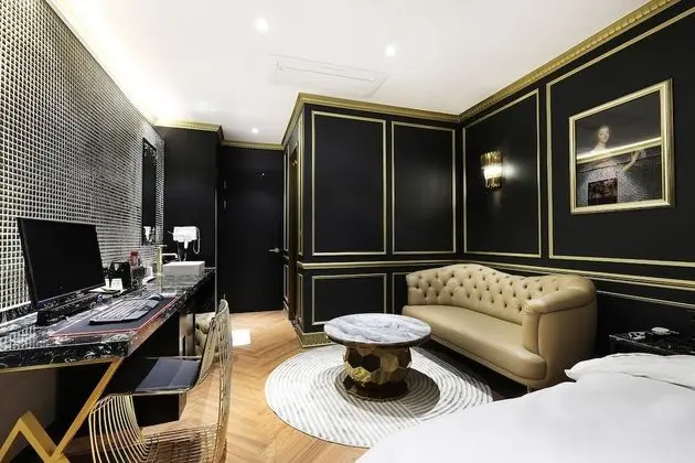 Luxury Tek Büyük Yataklı Oda