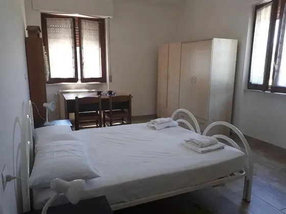 Tek Büyük veya İki Ayrı Yataklı Oda, Ortak Banyo