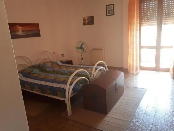 Tek Büyük veya İki Ayrı Yataklı Oda, Ortak Banyo