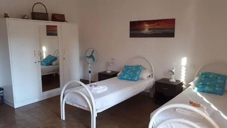 Tek Büyük veya İki Ayrı Yataklı Oda, Ortak Banyo