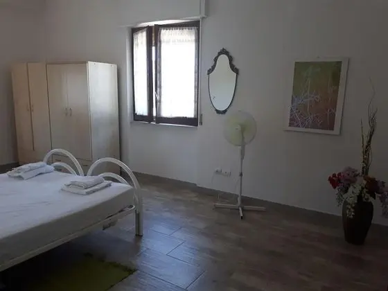 Tek Büyük veya İki Ayrı Yataklı Oda, Ortak Banyo