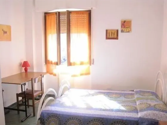 Tek Büyük veya İki Ayrı Yataklı Oda, Ortak Banyo