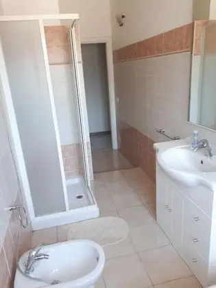 Tek Büyük veya İki Ayrı Yataklı Oda, Ortak Banyo