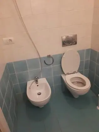 Tek Büyük veya İki Ayrı Yataklı Oda, Ortak Banyo