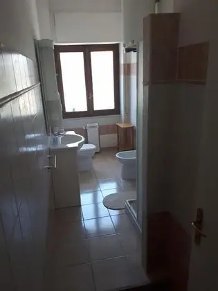 Tek Büyük veya İki Ayrı Yataklı Oda, Ortak Banyo