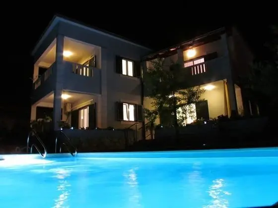 Ev (Mari - with pool - H(8+1))