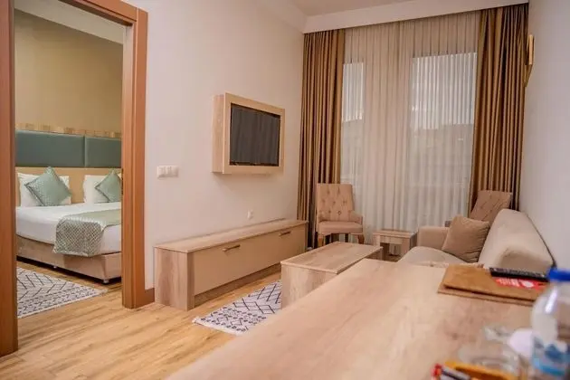 Triple, Şehir Manzaralı