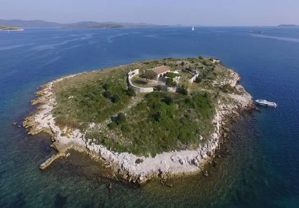 Ev (Mari - whole island for you - H(4+1))