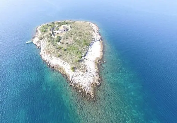 Ev (Mari - whole island for you - H(4+1))