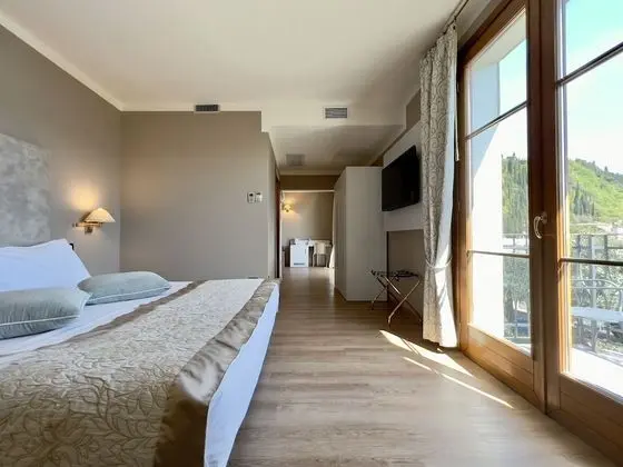 Junior Suite - Lake view with double balcony