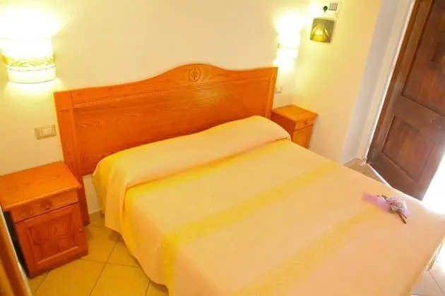 Tek Büyük veya İki Ayrı Yataklı Oda (with extra bed)