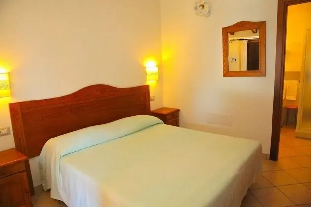 Tek Büyük veya İki Ayrı Yataklı Oda (with extra bed)