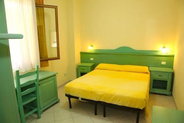 Tek Büyük veya İki Ayrı Yataklı Oda (with extra bed)