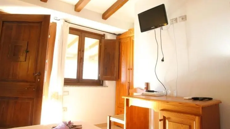 Tek Büyük veya İki Ayrı Yataklı Oda (with extra bed)