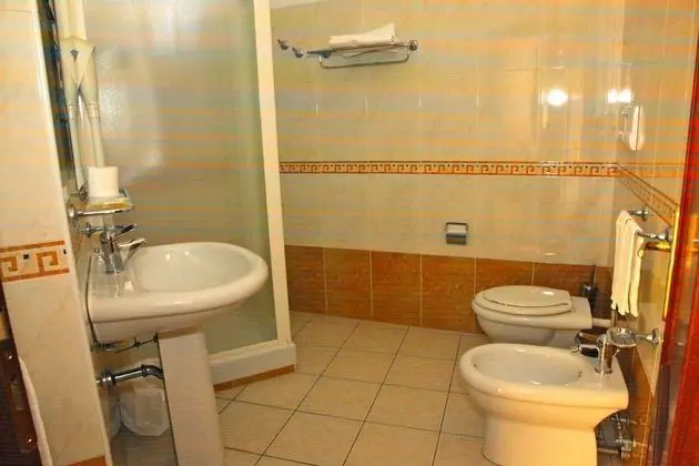 Tek Büyük veya İki Ayrı Yataklı Oda (with extra bed)