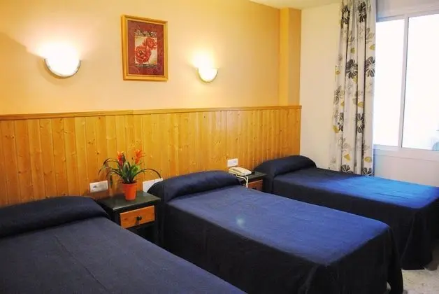 Üç Kişilik Oda