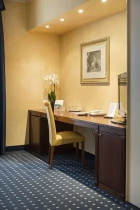 Standard Tek Büyük Yataklı Oda, Balkon, Göl Manzaralı