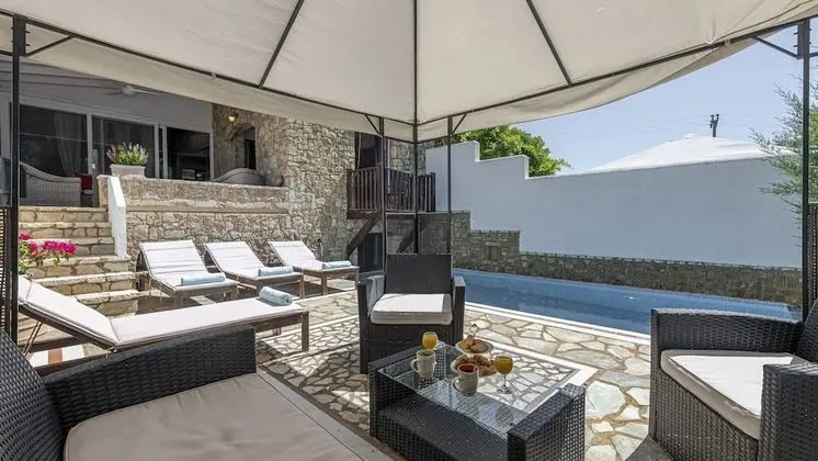 Executive Villa, 4 Yatak Odası, Kişiye Özel Havuzlu, Havuz Manzaralı (Artemis)