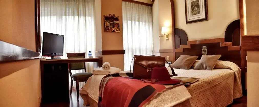 Büyük Yataklı Tek Kişilik Oda