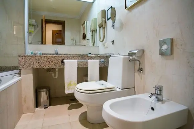 Büyük Yataklı Tek Kişilik Oda