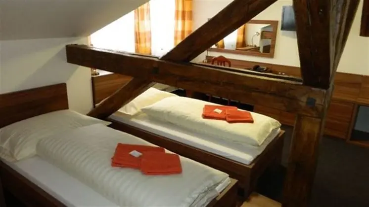 Tek Büyük veya İki Ayrı Yataklı Oda, Özel Banyo (Attic)