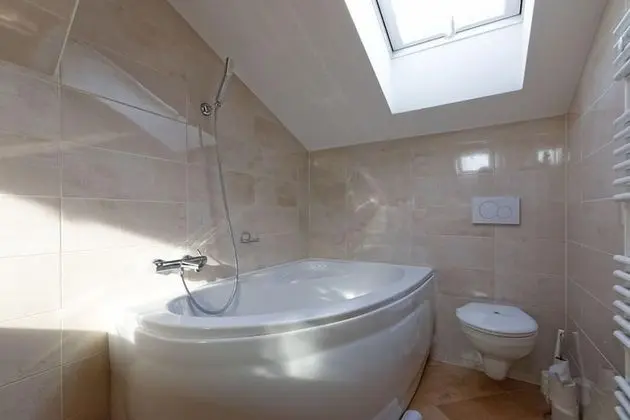 Tek Büyük veya İki Ayrı Yataklı Oda, Özel Banyo (Attic)