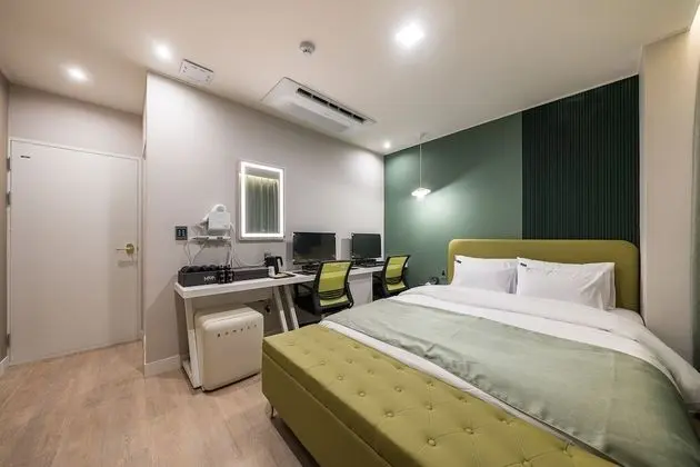 Deluxe Double Room C (Couple PC Room)