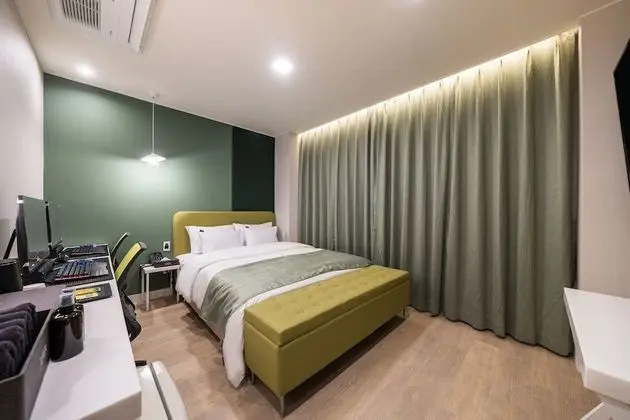 Deluxe Double Room C (Couple PC Room)