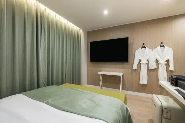Deluxe Double Room C (Couple PC Room)