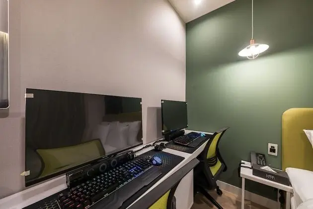 Deluxe Double Room C (Couple PC Room)