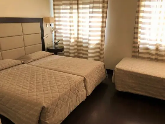 Üç Kişilik Oda