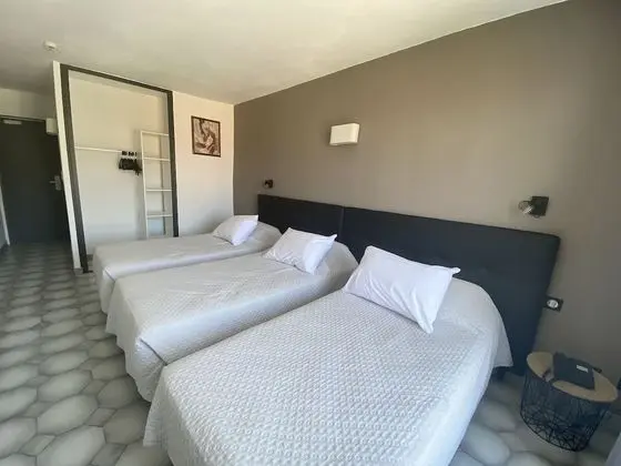 Classic Üç Kişilik Oda